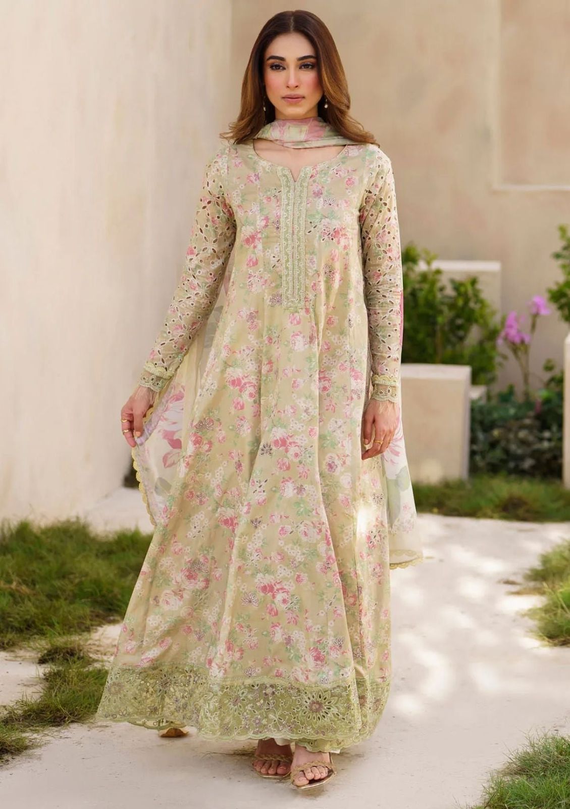 Iznik Lawn Collection